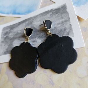 Elegant Black Flower Earrings